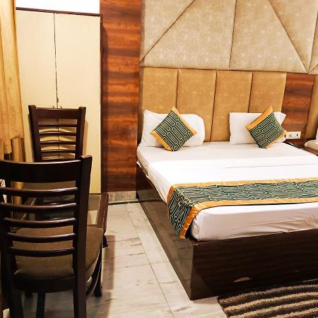 Hotel De Tark Near Igi Airport Delhi Нью-Дели Экстерьер фото