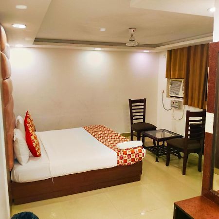 Hotel De Tark Near Igi Airport Delhi Нью-Дели Экстерьер фото