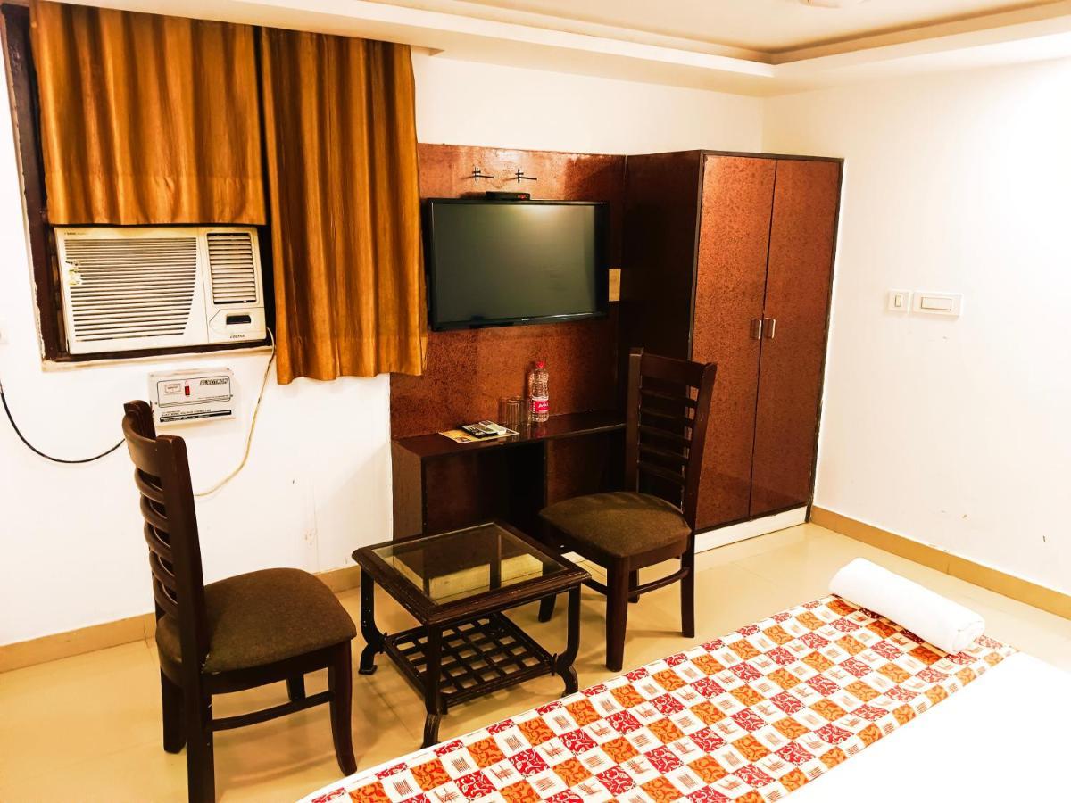Hotel De Tark Near Igi Airport Delhi Нью-Дели Экстерьер фото