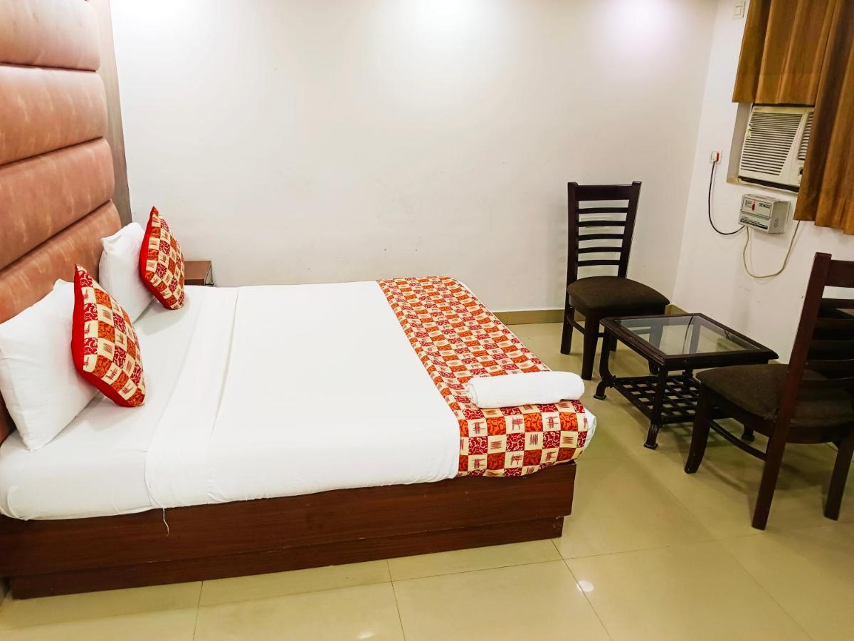 Hotel De Tark Near Igi Airport Delhi Нью-Дели Экстерьер фото